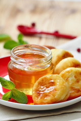 Cottage cheese pancakes with honey