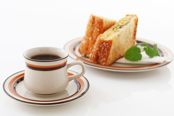 おいしそうなパンとコーヒー