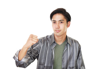 ガッツポーズの男性