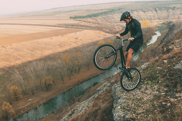Fototapeta premium Cyclist balancing on edge