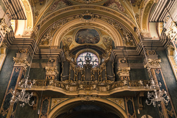 Organ and choir loft above the entrance of the Cathedral.