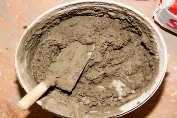 Flat renovation, the mixed mortar with a trowel in bucket