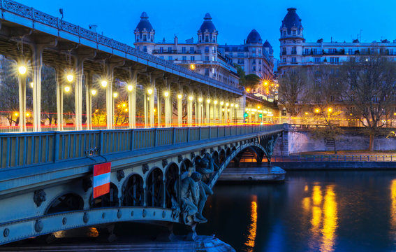 Bir-Hakeim bridge at night, Paris.