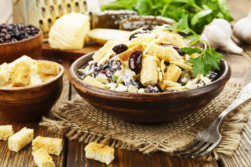 Bean salad with croutons