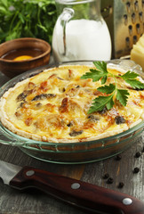 Quiche with chicken and mushrooms