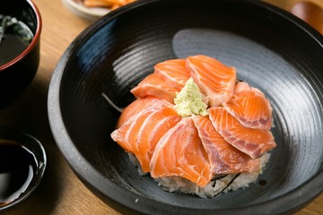 salmon donburi
