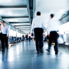 Naklejka premium People rushing in the lobby. motion blur