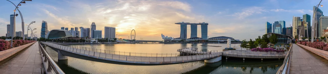 Zelfklevend Fotobehang De skyline van de panoramastad van Singapore bij zonsopgang, Marina Bay, Singapore © Noppasinw