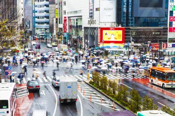 Fototapete Scramble intersection in Shibuya on rainy day © Monet
