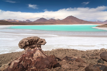 Fototapeta na wymiar Green Lagoon (Laguna Verde), Eduardo Avaroa Andean Fauna National Park, Bolivia.