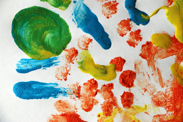 children drawing finger paints