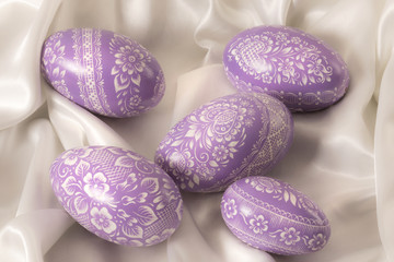 Obraz na płótnie Canvas purple eastern egg on white cloth