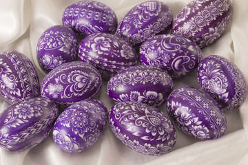 Obraz na płótnie Canvas purple eastern egg on white cloth