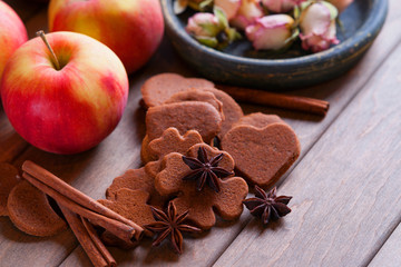 Gingerbreads, apples and roses buds 