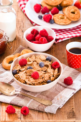 Breakfast with wholegrain cereals. 
