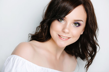 Girl microblanding eyebrows and permanent makeup