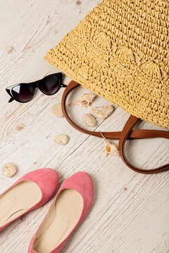Summer fashion set. Women's bag, shoes (ballerinas) and sunglasses.