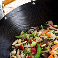Wok courts with meat