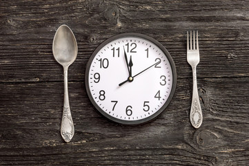 Clock with fork and spoon.Top view. Time to eat.