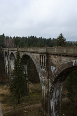 Fototapeta na wymiar Vecchia ferrovia,ponte a Stanczyki Polonia