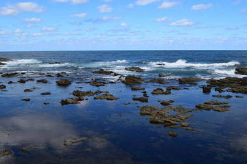 Fototapeta na wymiar 庄内海岸 ／ 奇岩怪石の磯が続く、山形県庄内海岸の岩場風景です。