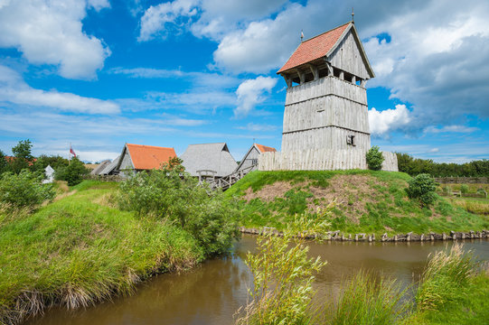 Turmh&uuml;gelburg im Nienthal bei L&uuml;tjenburg