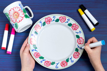 Handmade painting on crockery markers for ceramics. Step 6