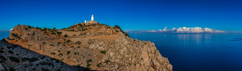 Fototapeta na wymiar Spanien Mittelmeer Küste Kap Leuchtturm Mallorca Cap de Formentor