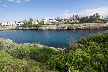 Obraz premium menorca coast, blue water, town