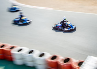 Obraz premium Daytime carting race