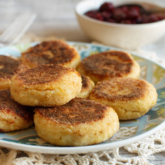 Cheese pancakes with jam