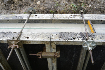 Baustelle - Betonschalung im Regen