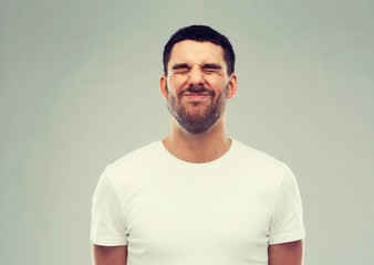Obraz premium man wrying over gray background
