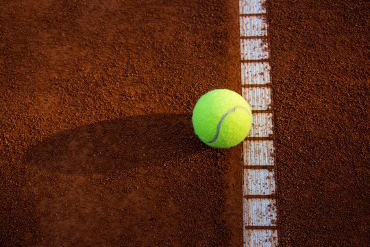 Tennisball and Court