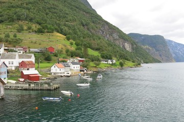Village en bord de fjord