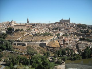 Fototapeta na wymiar Toledo Across the River