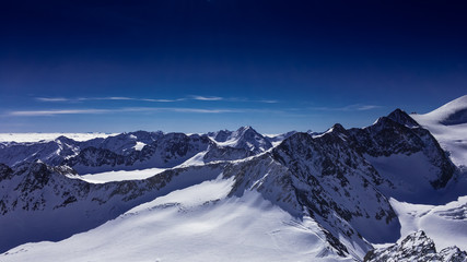 Naklejka na ściany i meble Skigebiet Pitztaler Gletscher bei wolkenlosem, strahlendblauen Himmel
