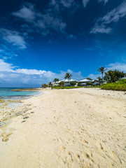 Karibik, Cayman Islands, Grand Cayman, George Town, Luxushäuser am berühmten Seven Mile Beach