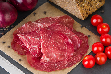 Luftgetrockneter Rinderschinken