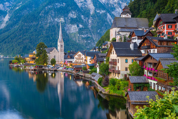 Fototapeta na wymiar Hallstatt lakeside town in the Alps, Salzkammergut, Austria