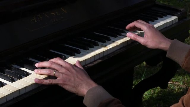 PIANO MUSIQUE COMPOSITEUR