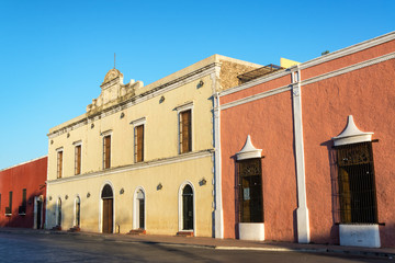 Fototapeta na wymiar Colorful Architecture in Valladolid, Mexico