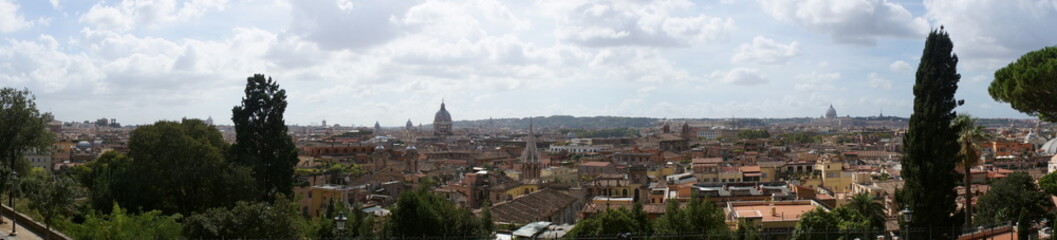 Fototapeta na wymiar Panorama Aussicht über den Dächern von Rom