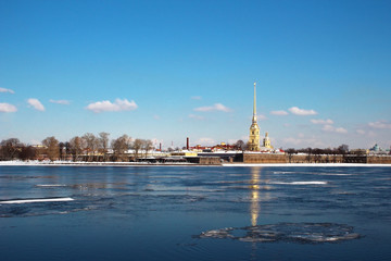 Obraz premium Peter and Paul fortress and the river Neva in the spring