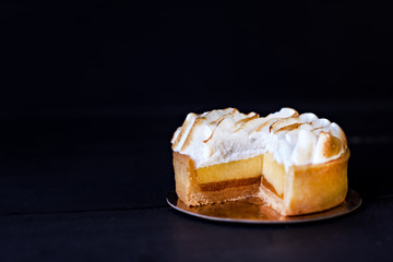 Tartlet with meringue