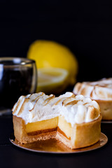 Tartlet with meringue