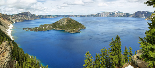 Wizard Island on Crater Lake © estivillml