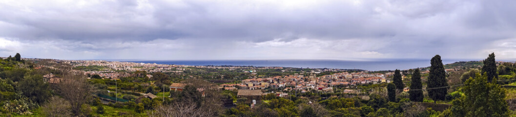 Foto panoramica della valle delle Aci