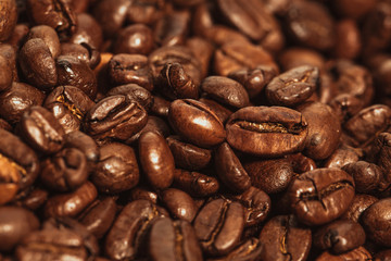 Fototapeta premium Dark many roasted coffee beans texture background