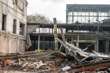 Fabrikgebäude abreissen